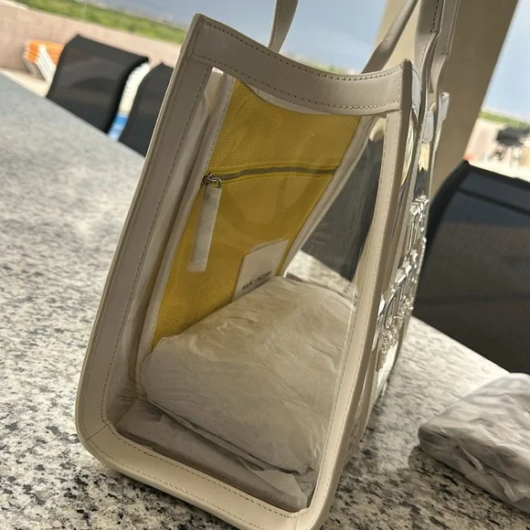 BRAND NEW LARGE THE CLEAR TOTE BAG BY MARC JACOBS! - Picture 10 of 17
